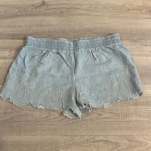 Lightweight gap embroidered shorts